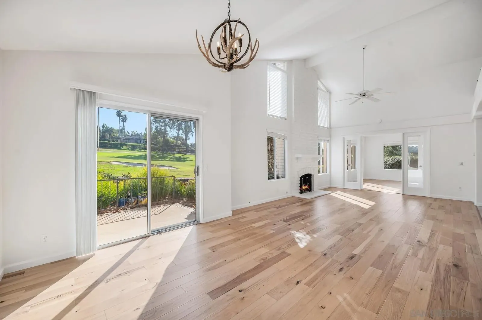 Solana Beach, California 92075, United States, 2 Bedrooms Bedrooms, ,2 BathroomsBathrooms,Residential,Active,195449