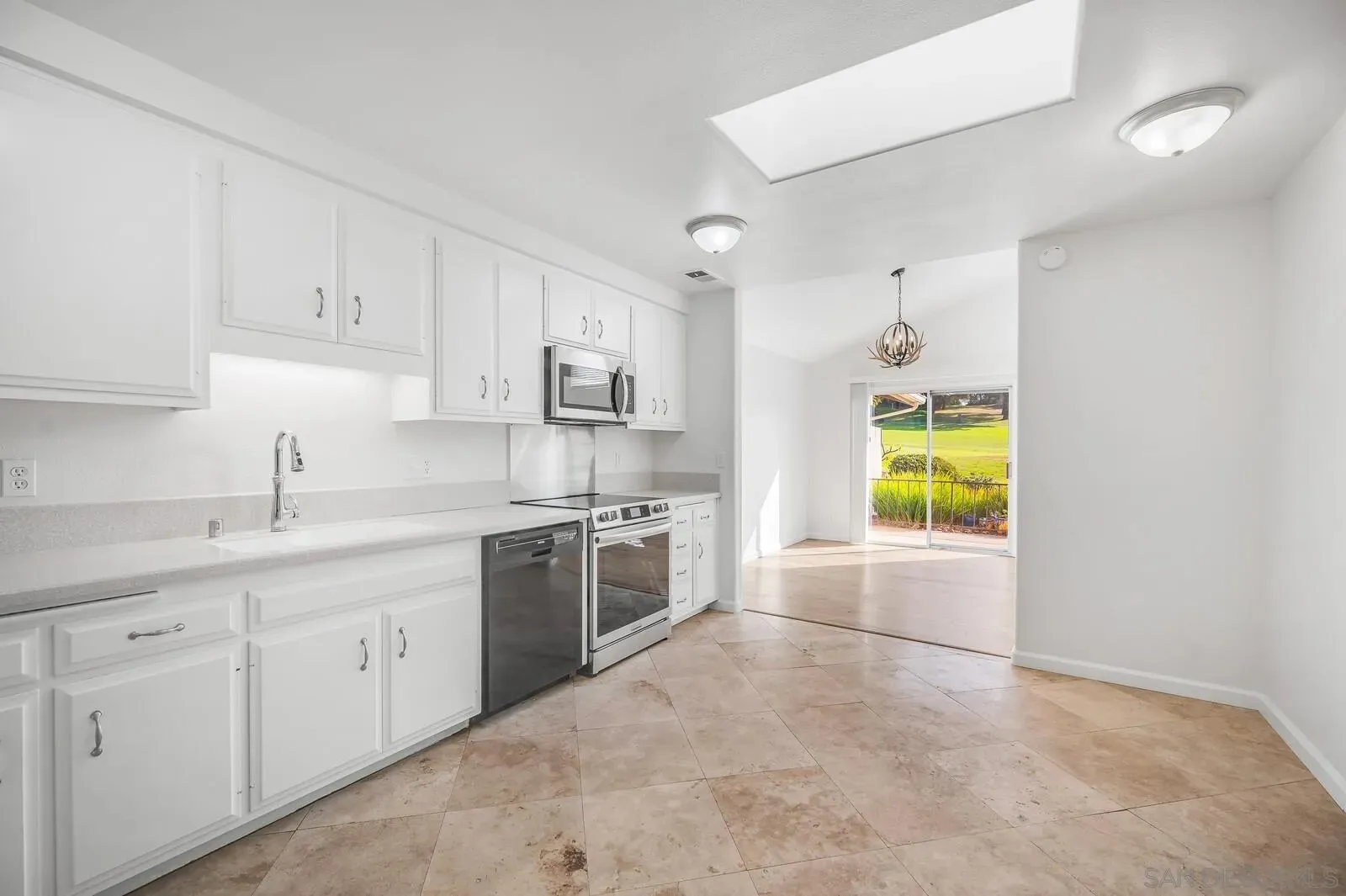 Solana Beach, California 92075, United States, 2 Bedrooms Bedrooms, ,2 BathroomsBathrooms,Residential,Active,195449