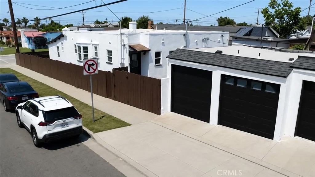 1558 W 105th