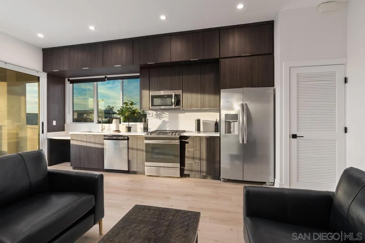 2015 Albatross St