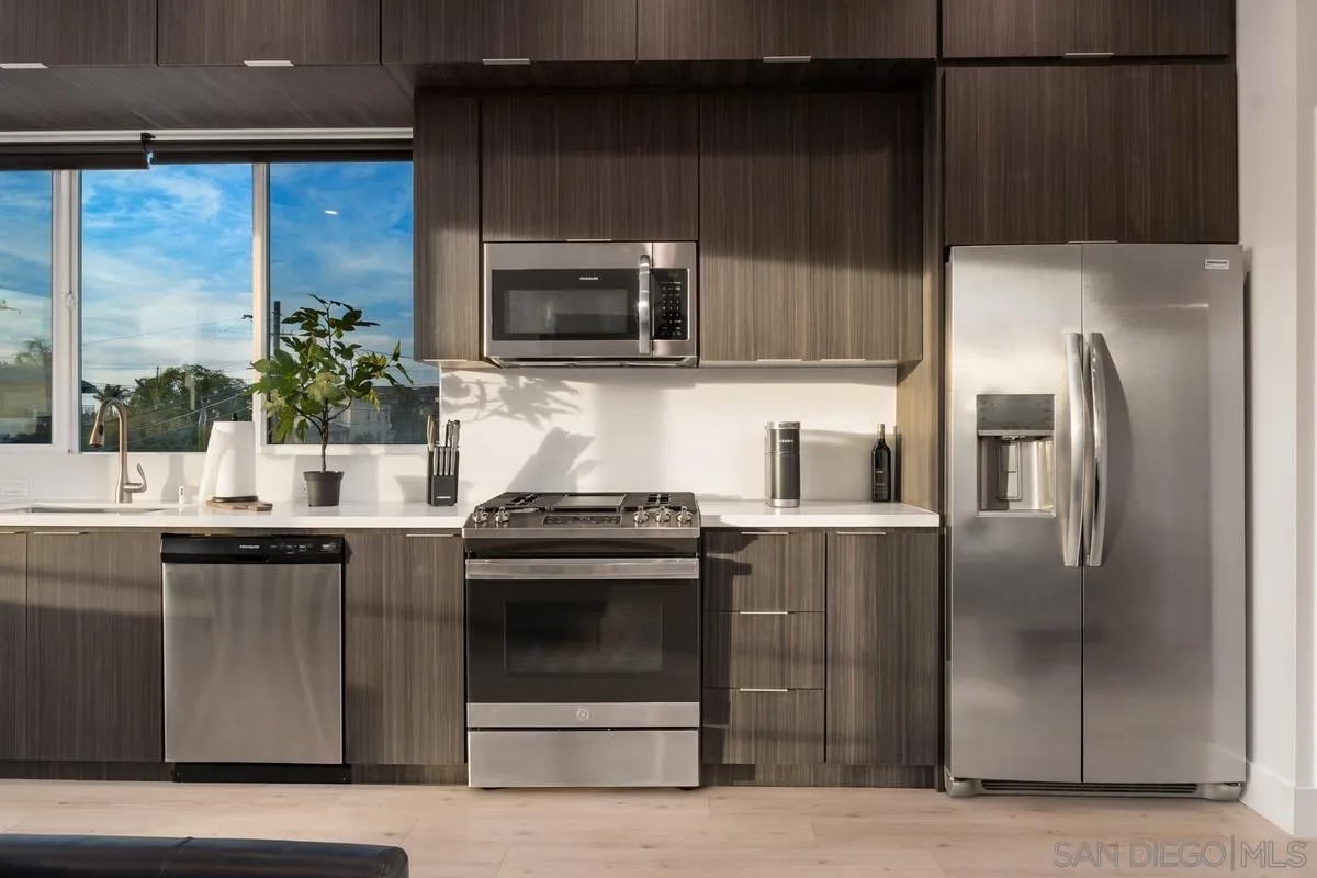 2015 Albatross St