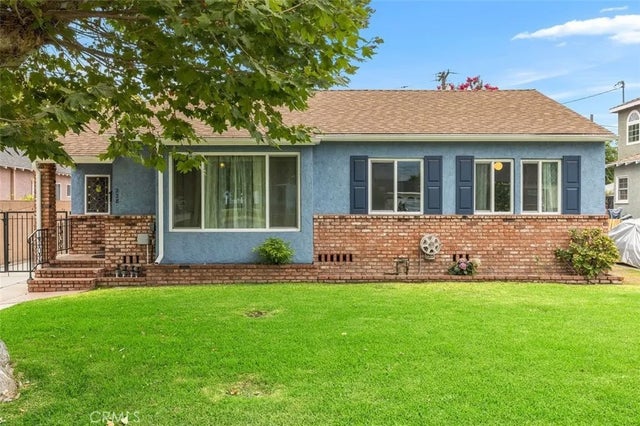 228 W Atara, Monrovia
