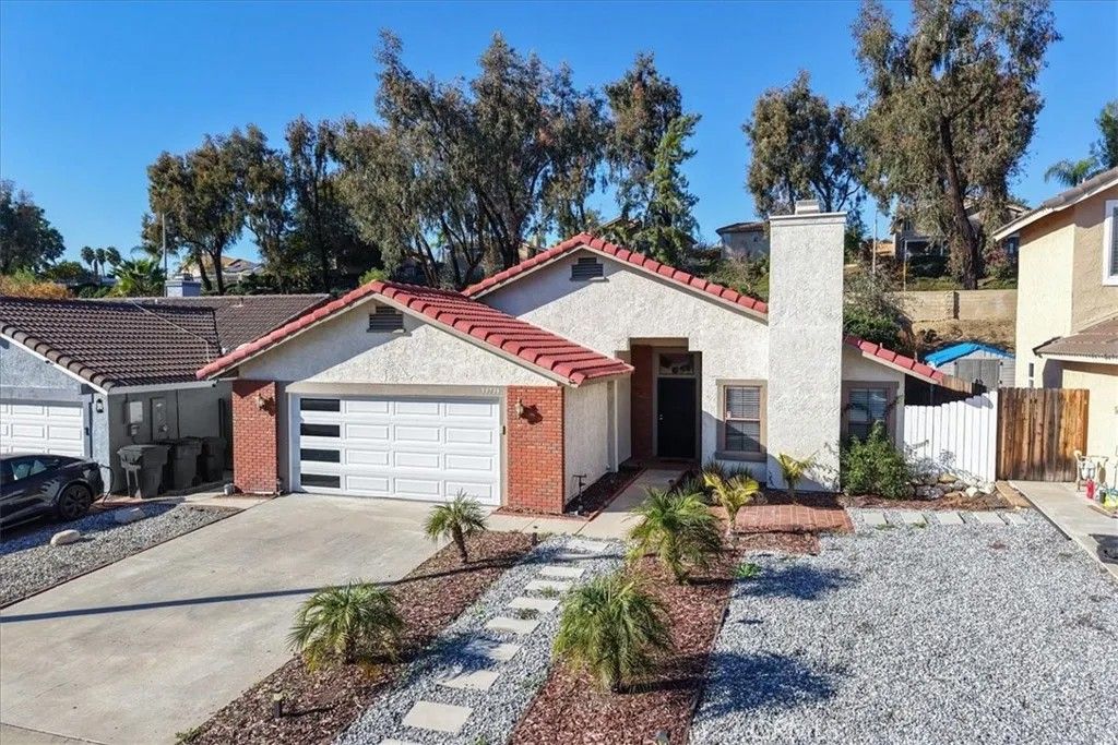Photo of 39739 Old Carriage Rd, Murrieta, CA 92563 (MLS # SW25278468)