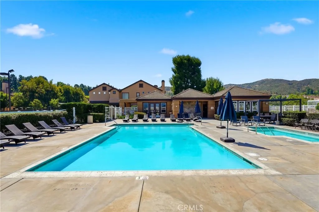 1176 S Country Glen