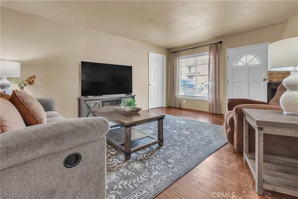 1414 W Shorb