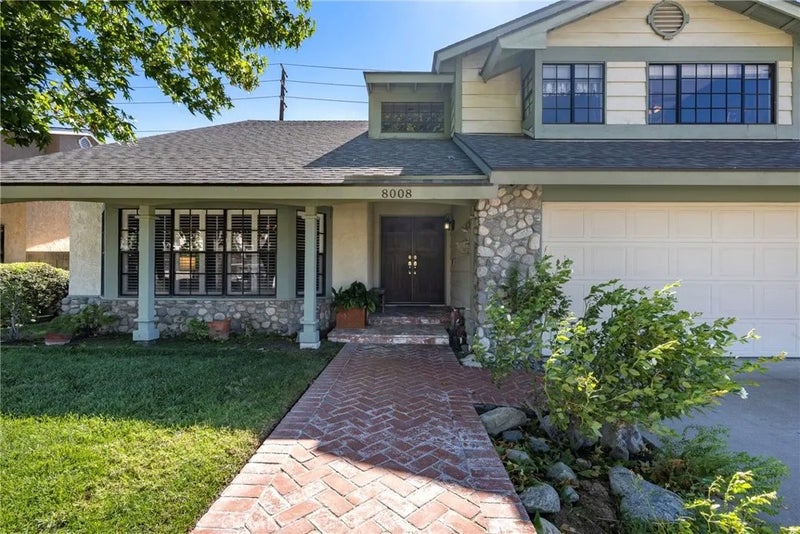 8008 E Woodsboro