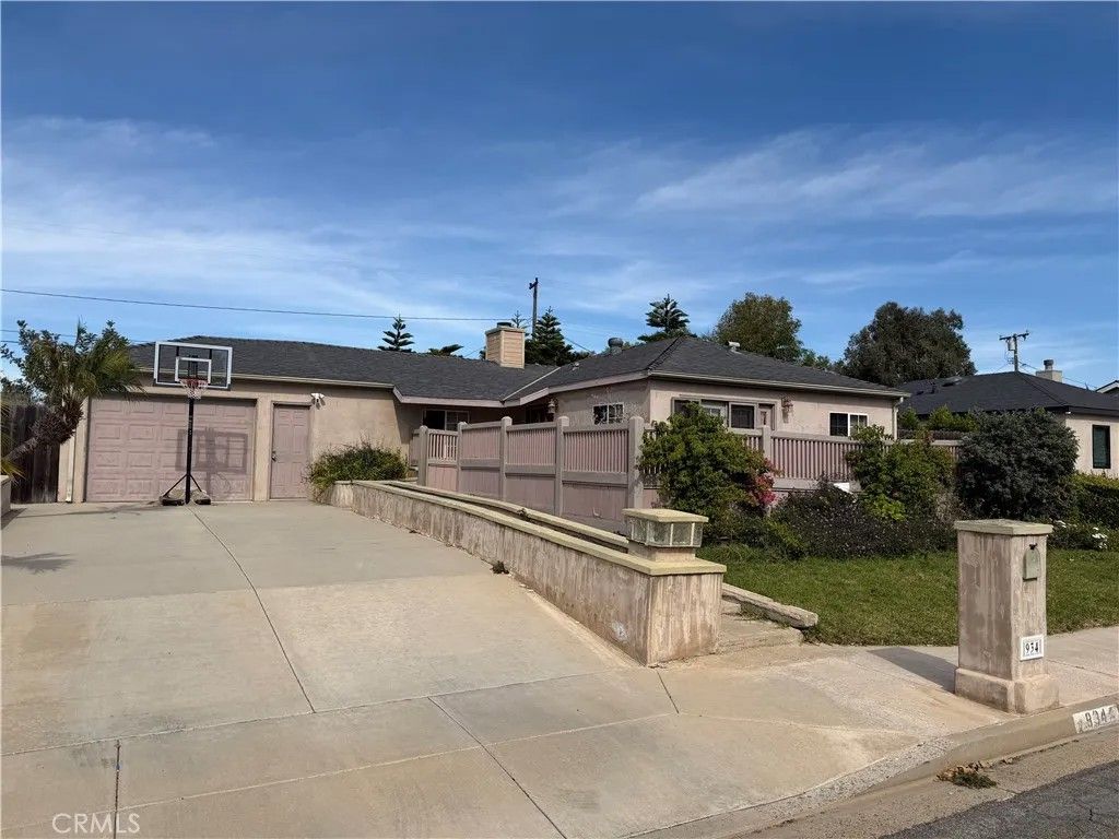 Photo of 934 Governor St, Costa Mesa, CA 92627 (MLS # OC26046899)