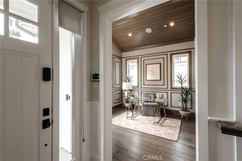 10555 Holman