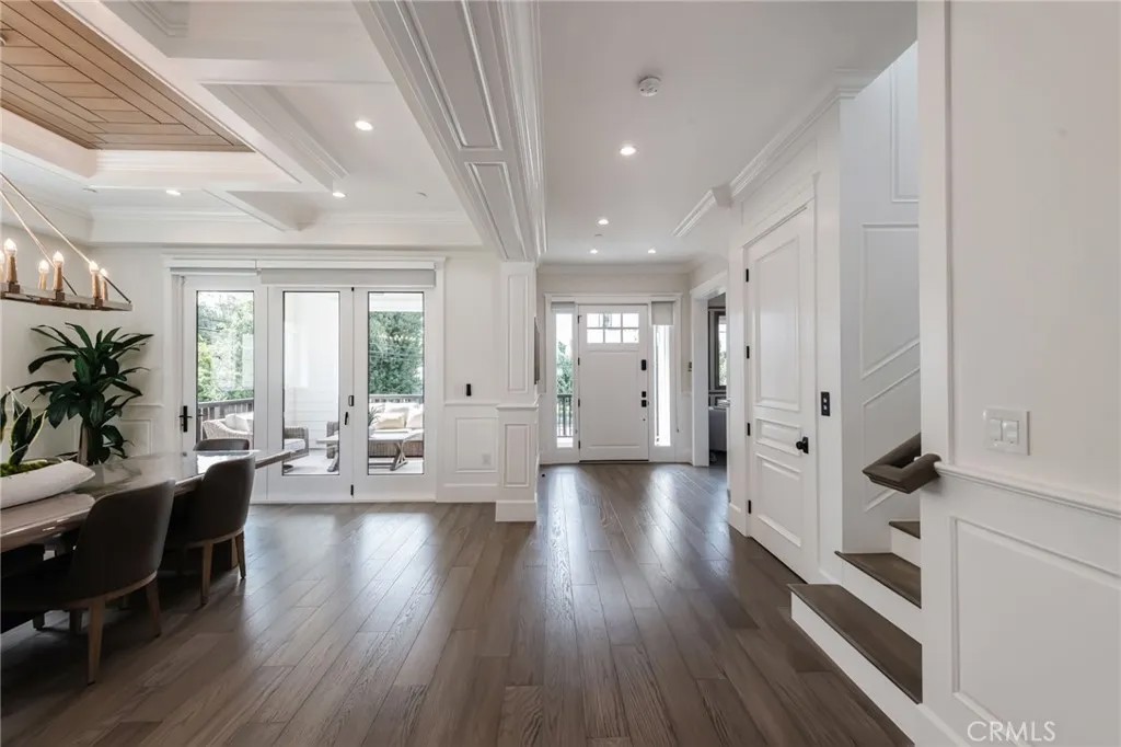 10555 Holman