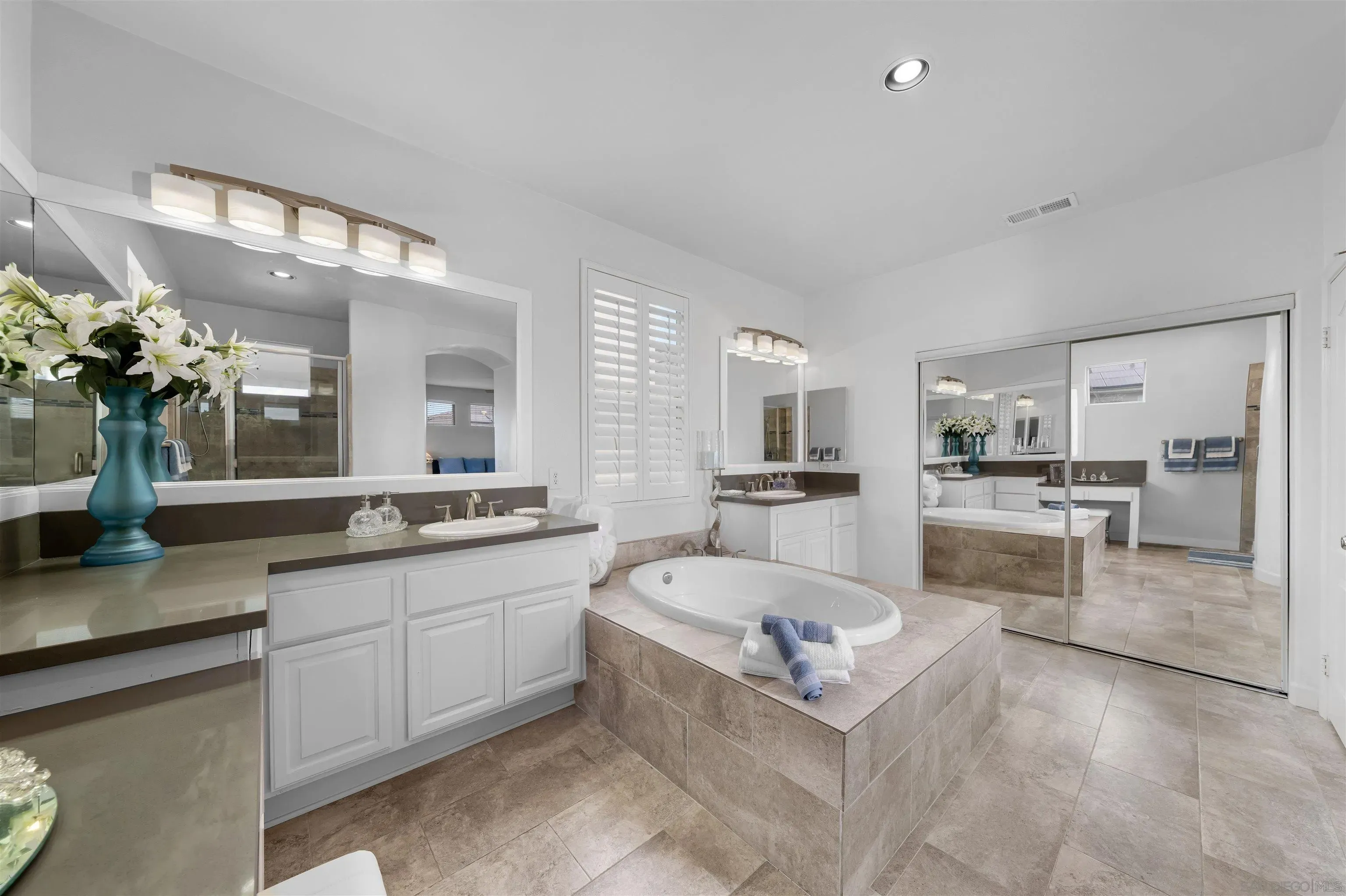 Chula Vista, California 91913, United States, 4 Bedrooms Bedrooms, ,4 BathroomsBathrooms,Residential,Active,235035