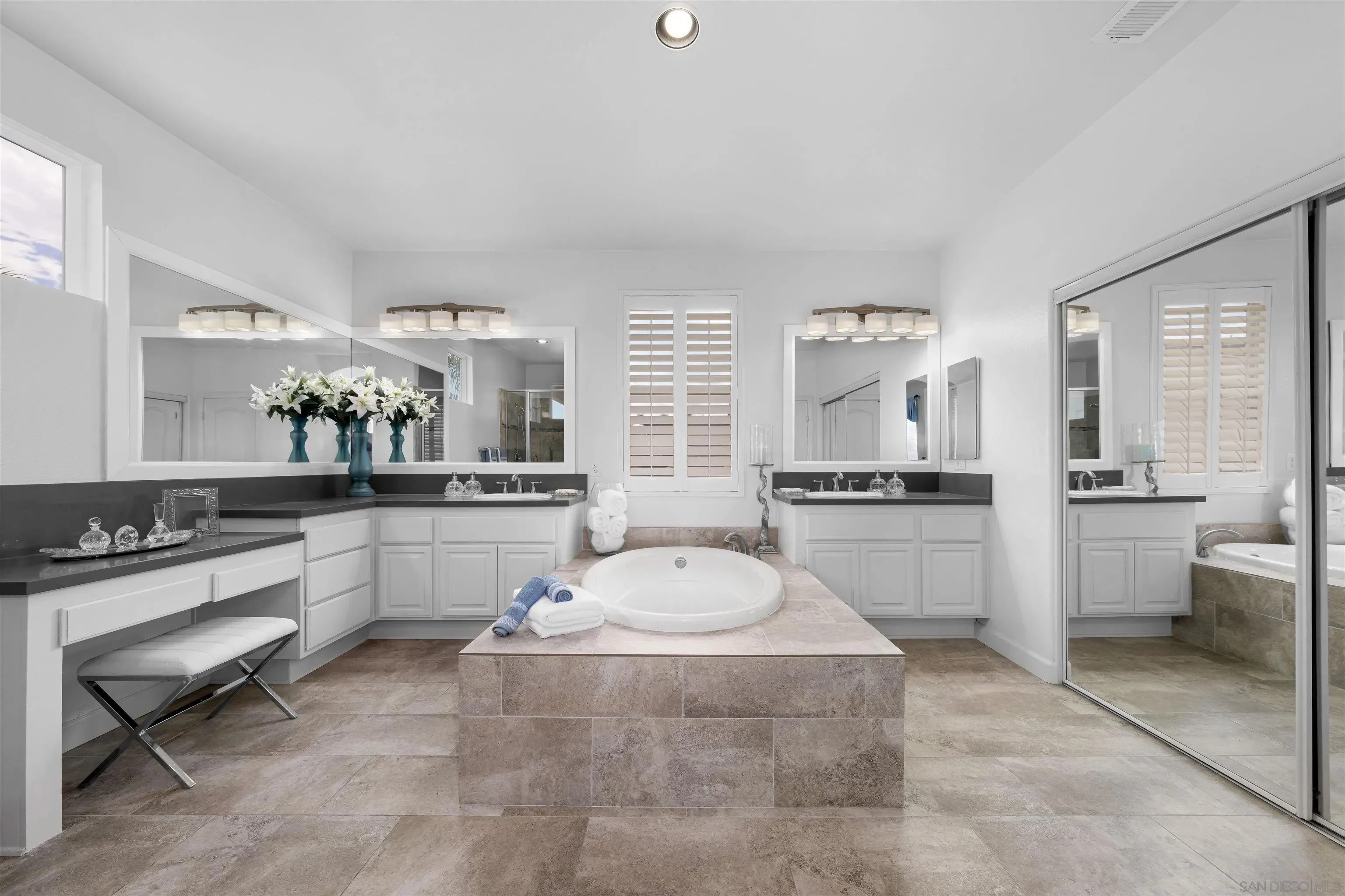 Chula Vista, California 91913, United States, 4 Bedrooms Bedrooms, ,4 BathroomsBathrooms,Residential,Active,235035