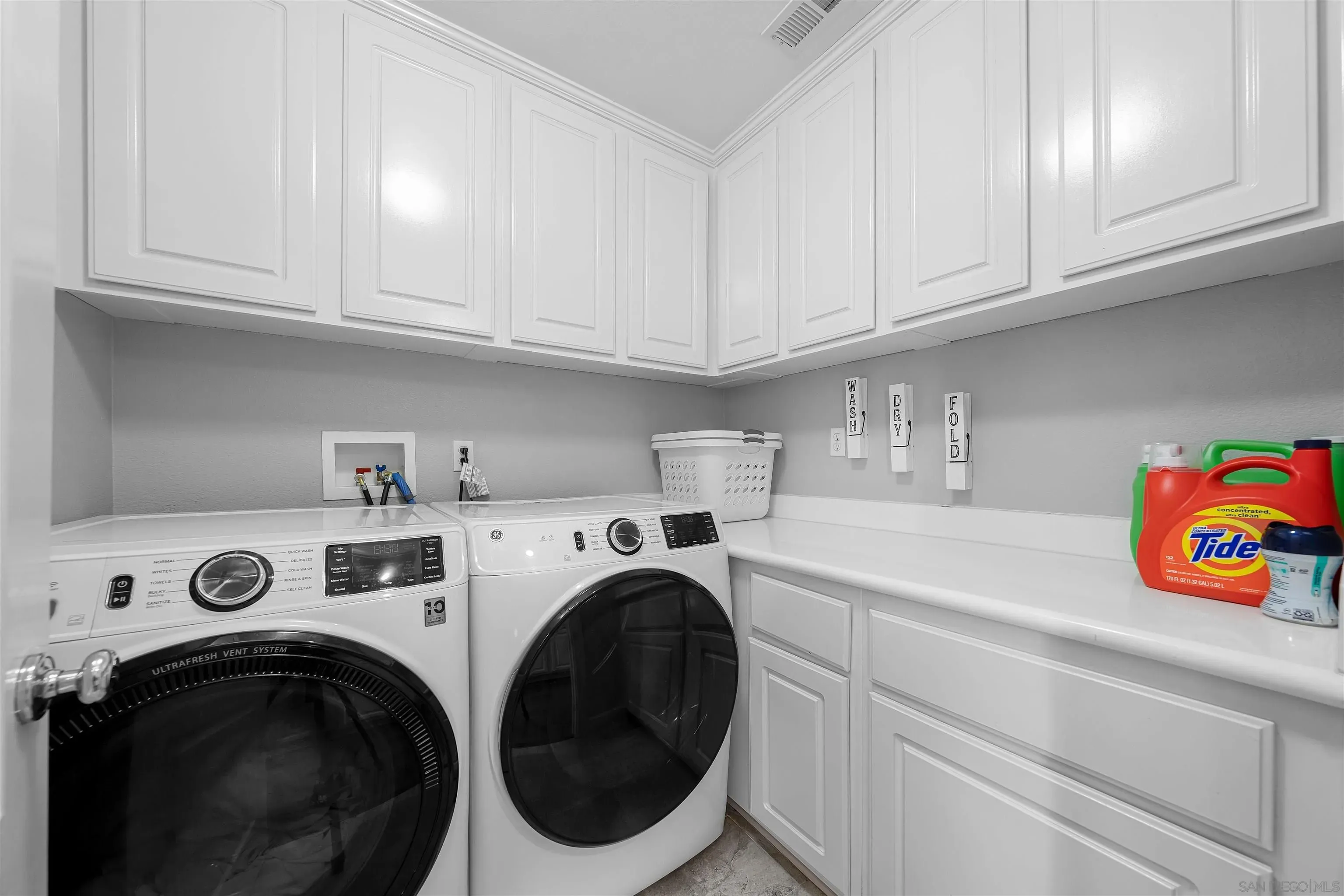 Chula Vista, California 91913, United States, 4 Bedrooms Bedrooms, ,4 BathroomsBathrooms,Residential,Active,235035