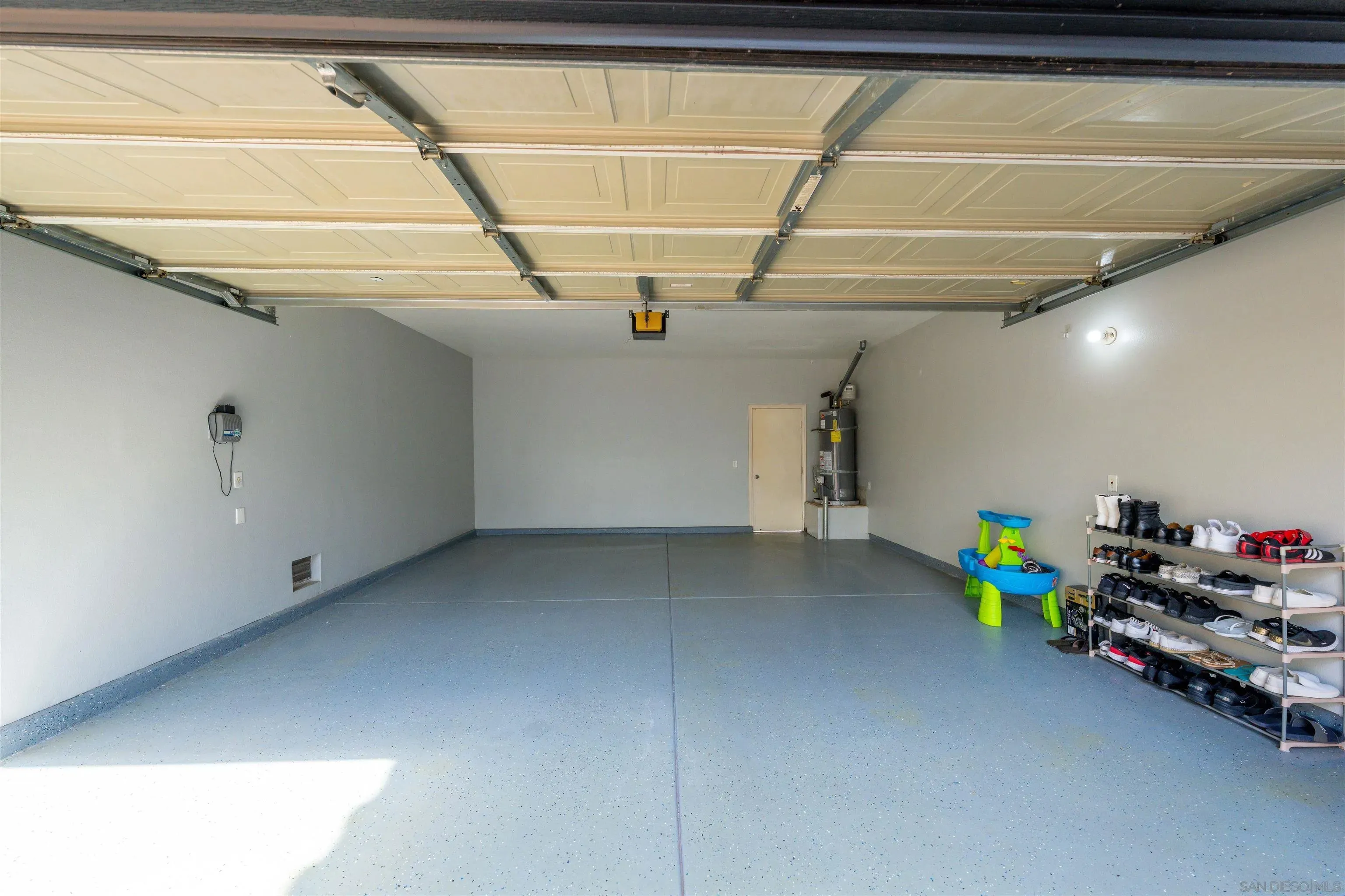 Chula Vista, California 91913, United States, 4 Bedrooms Bedrooms, ,4 BathroomsBathrooms,Residential,Active,235035