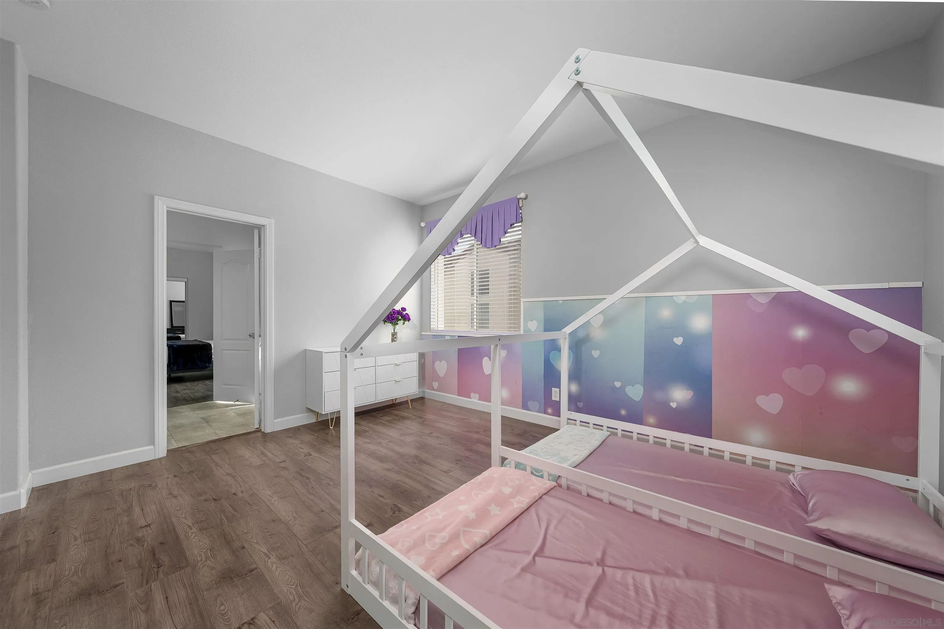 Chula Vista, California 91913, United States, 4 Bedrooms Bedrooms, ,4 BathroomsBathrooms,Residential,Active,235035