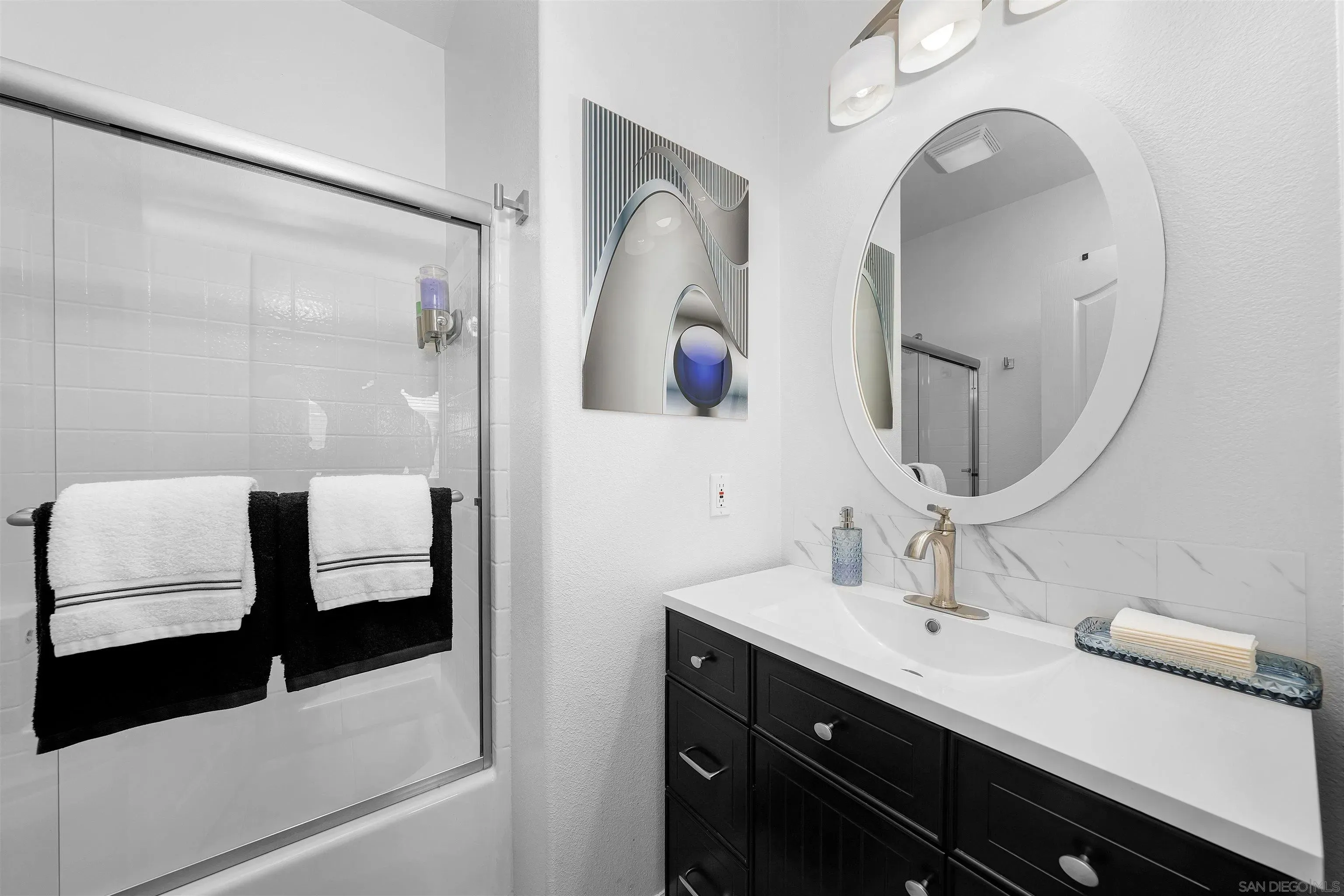 Chula Vista, California 91913, United States, 4 Bedrooms Bedrooms, ,4 BathroomsBathrooms,Residential,Active,235035