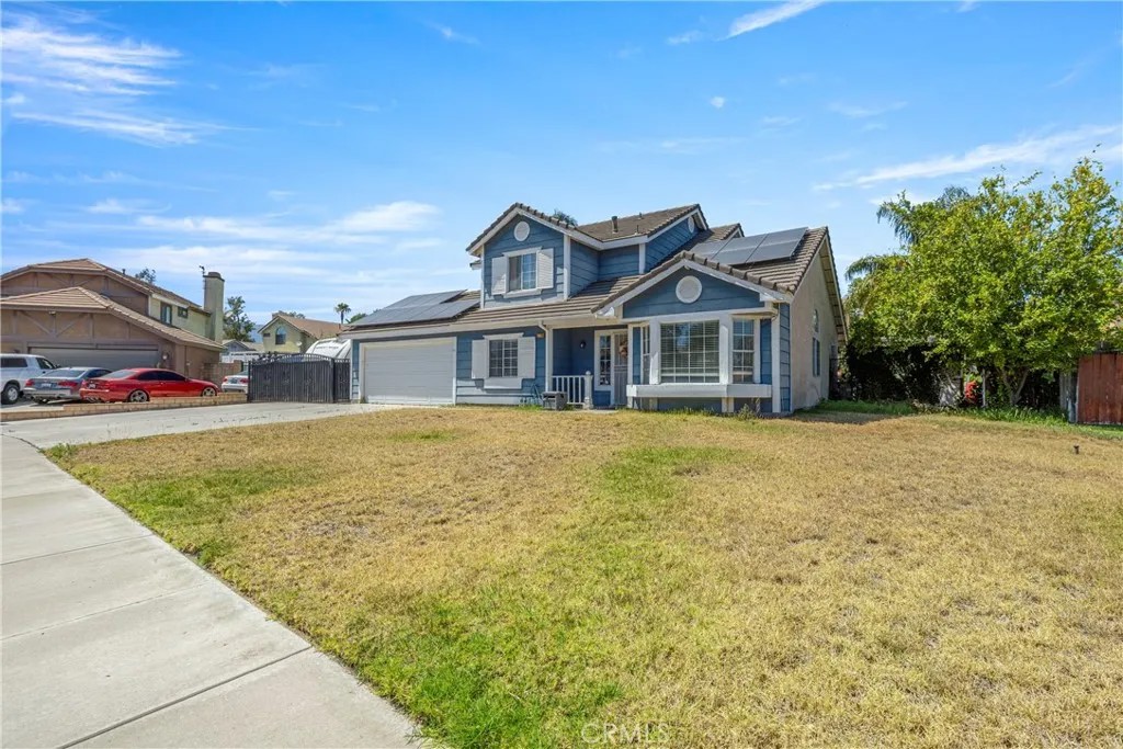 1176 W Buxton