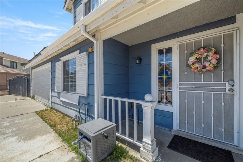 1176 W Buxton