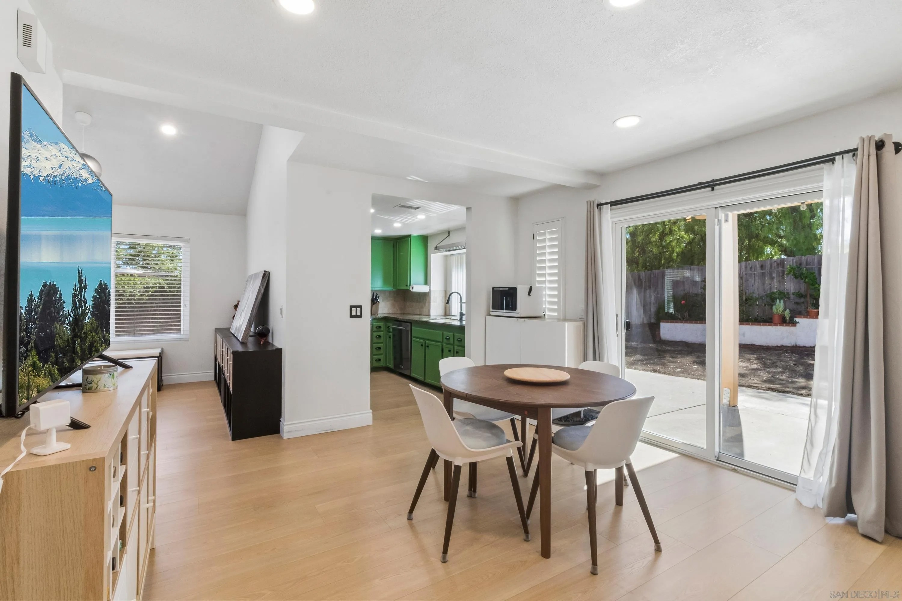 2343 Fair Oak