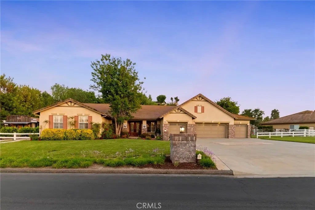Photo of 30175 Corte Coelho, Temecula, CA 92591 (MLS # SW26103051)