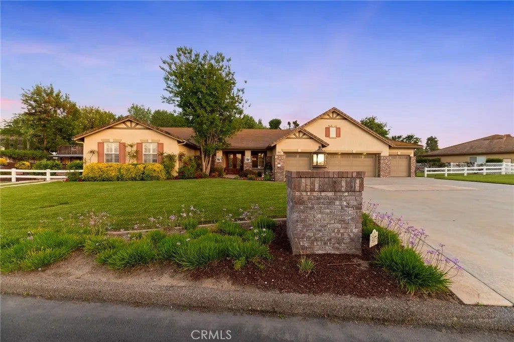 Photo of 30175 Corte Coelho, Temecula, CA 92591 (MLS # SW26103051)