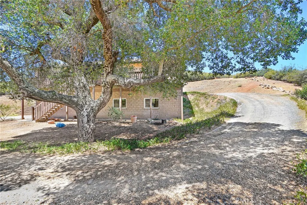 16789 Valley Hi