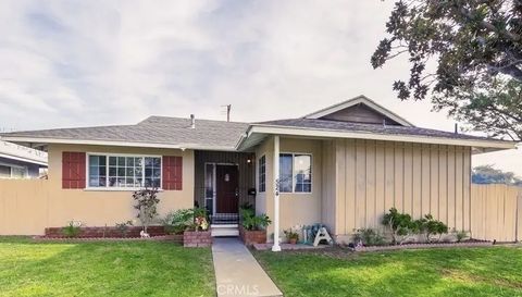 Photo of 524 S Magnolia Ave, Anaheim, CA 92804 (MLS # OC25279300)