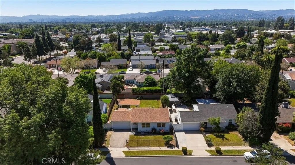 Photo of 16918 Marlin Pl, Van Nuys, CA 91406 (MLS # SR26076923)