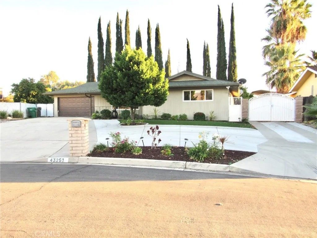 Photo of 43251 San Mateo Way, Hemet, CA 92544 (MLS # IV26065852)