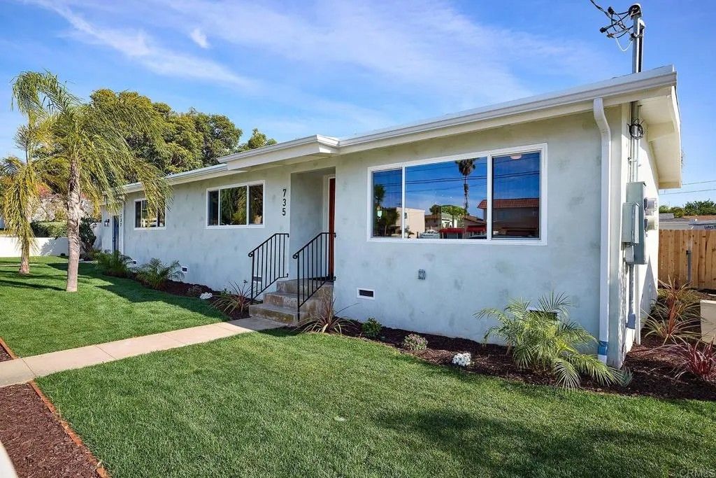 Photo of 735 Pine Avenue, Carlsbad, CA 92008 (MLS # NDP2601389)