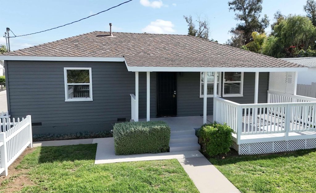 Photo of 1011 Knowles Ave, Carlsbad, CA 92008 (MLS # 260010165)