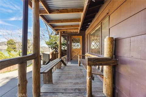 Photo of 209 E End Dr, Frazier Park, CA 93225 (MLS # SR26047404)