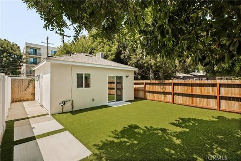 Tiny photo for 15233 Camarillo Street, Sherman Oaks, CA 91403 (MLS # SR25252727)