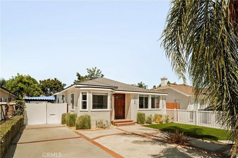 Photo of 15233 Camarillo Street, Sherman Oaks, CA 91403 (MLS # SR25252727) Photo of 15233 Camarillo Street, Sherman Oaks, CA 91403 (MLS # SR25252727)