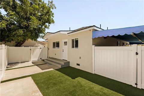 Tiny photo for 15233 Camarillo Street, Sherman Oaks, CA 91403 (MLS # SR25252727)