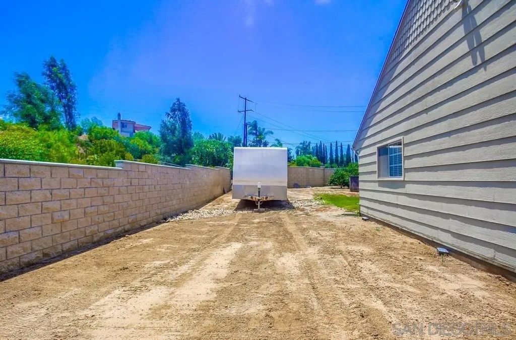 Photo of 214 Deddie Ter, Fallbrook, CA 92028 (MLS # 250040491)