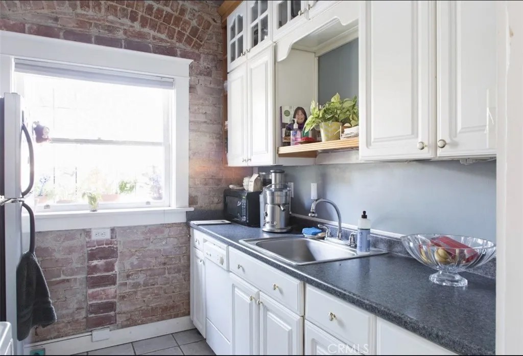 325 W 3rd Street 102