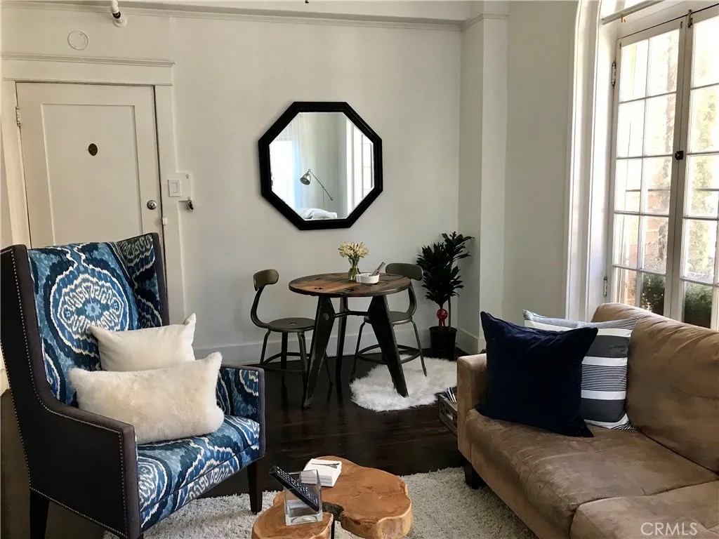 325 W 3rd Street 102
