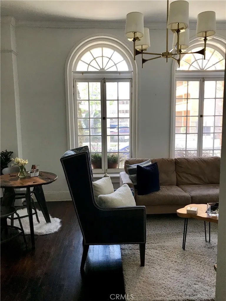 325 W 3rd Street 102