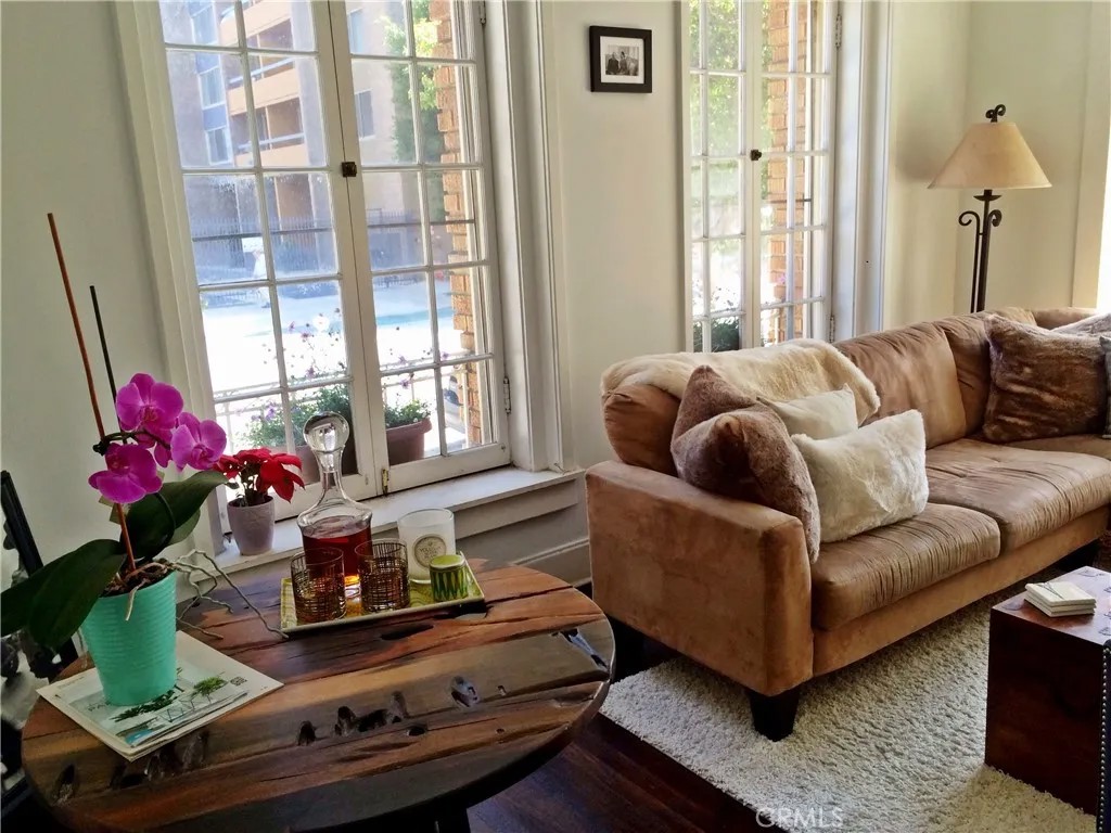 325 W 3rd Street 102