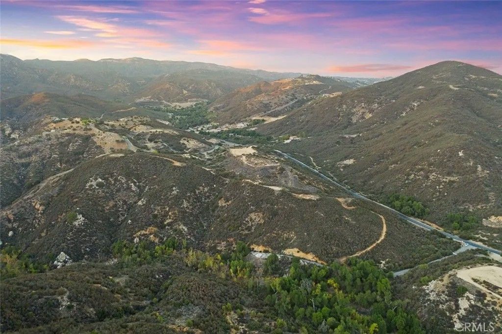 Photo of 1 La Cresta Highlands, Murrieta, CA 92562 (MLS # SW26065117)