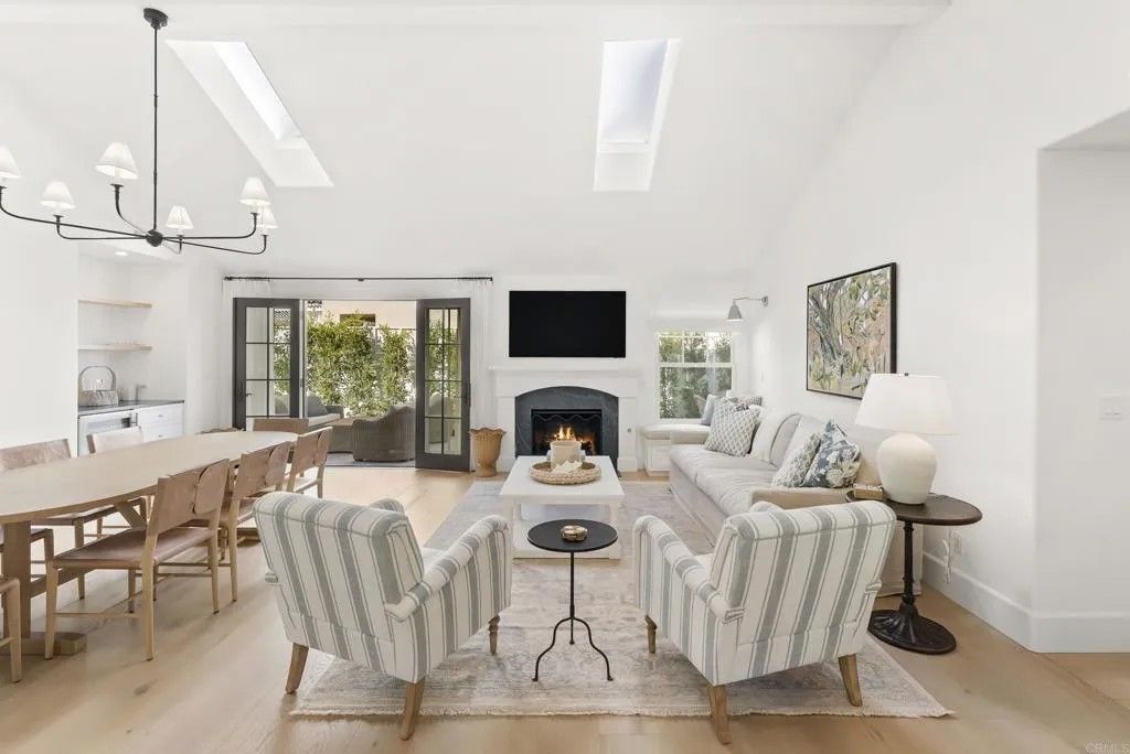 Photo of 210 Estrella St, Solana Beach, CA 92075 (MLS # NDP2511352)