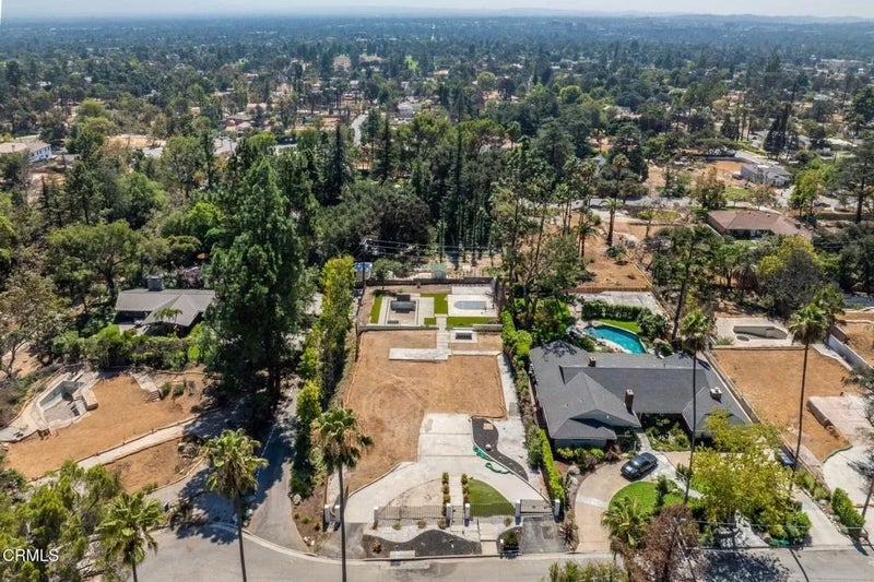 1400 E Palm