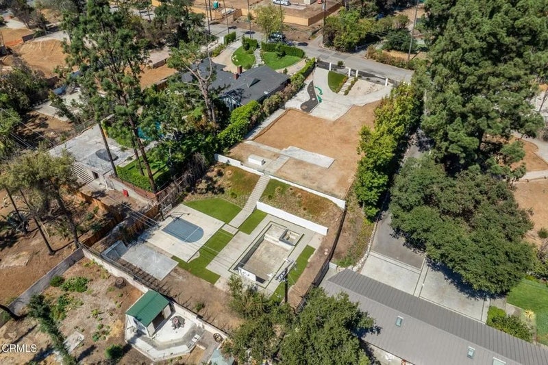 1400 E Palm