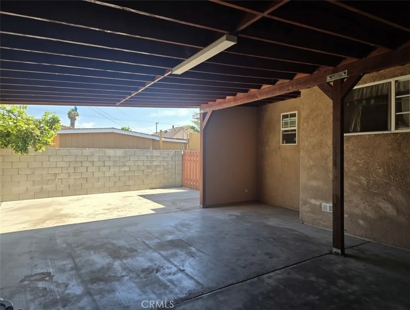 2407 E Bliss