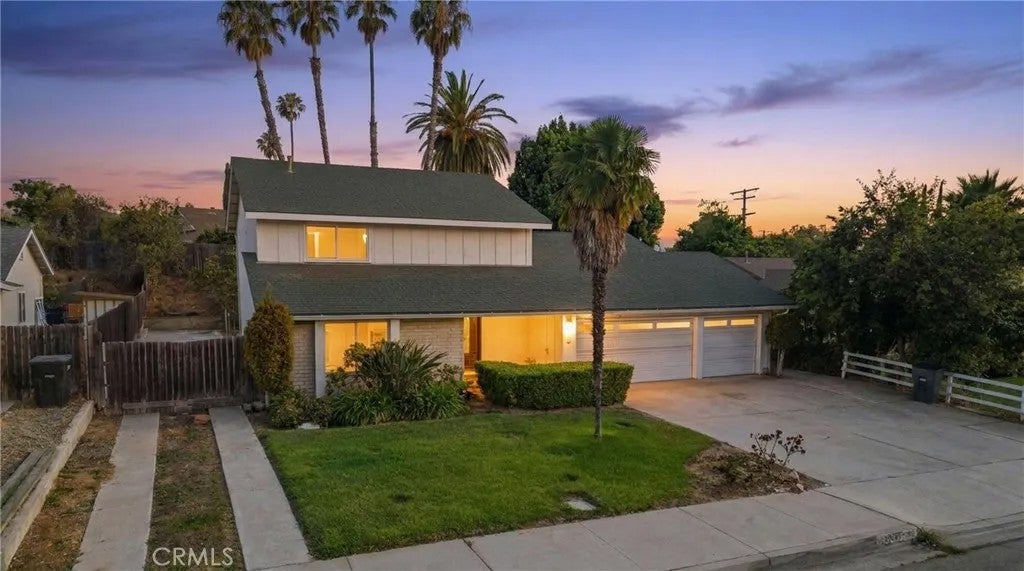 Photo of 370 W Blaine ST, Riverside, CA 92507 (MLS # IV26225262)
