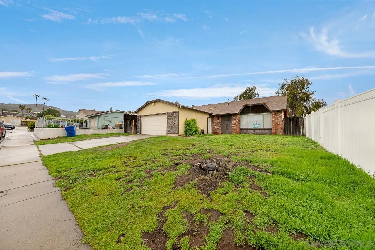 9927 Sadie St