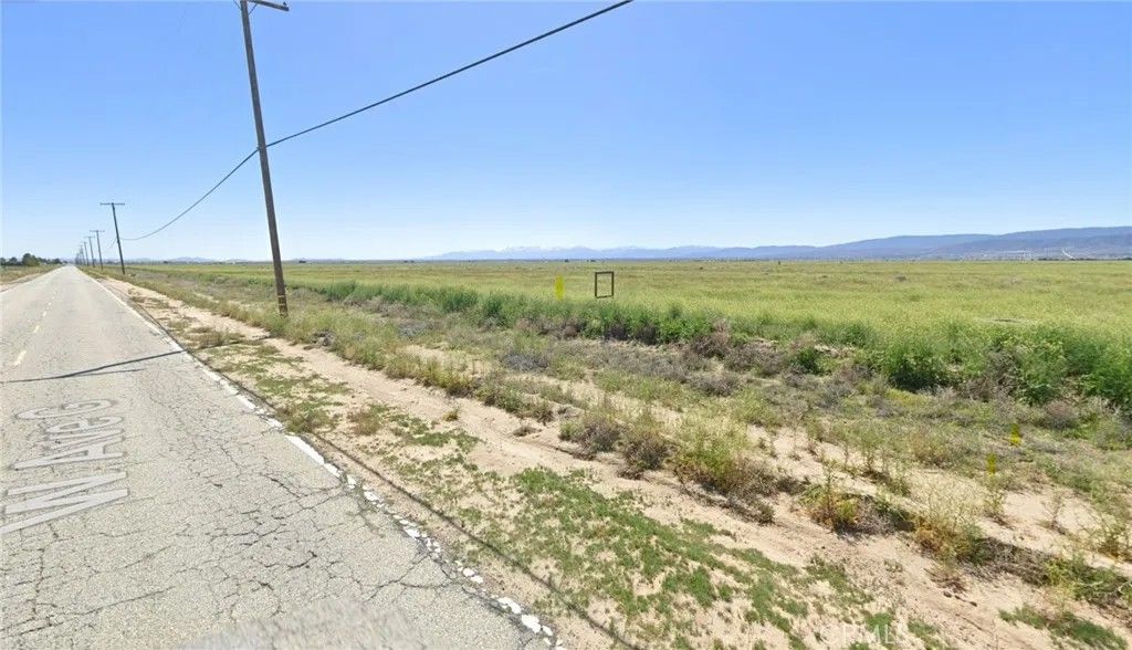 Photo of 6750 W Avenue G, Lancaster, CA 93536 (MLS # SR26013630)