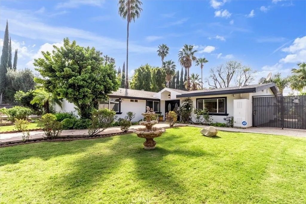 Photo of 6201 Corbin Ave, Tarzana, CA 91356 (MLS # SR26077749)