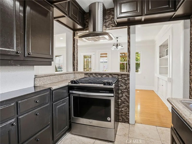 319 W Windsor Road