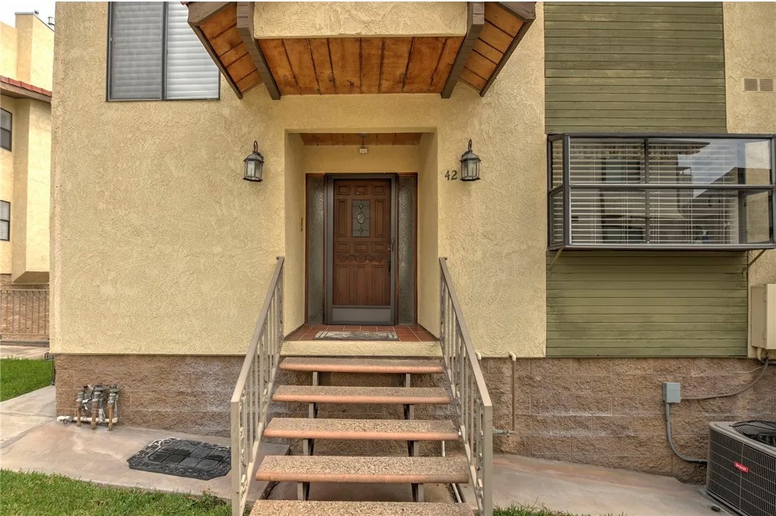 42 Esperanza Avenue